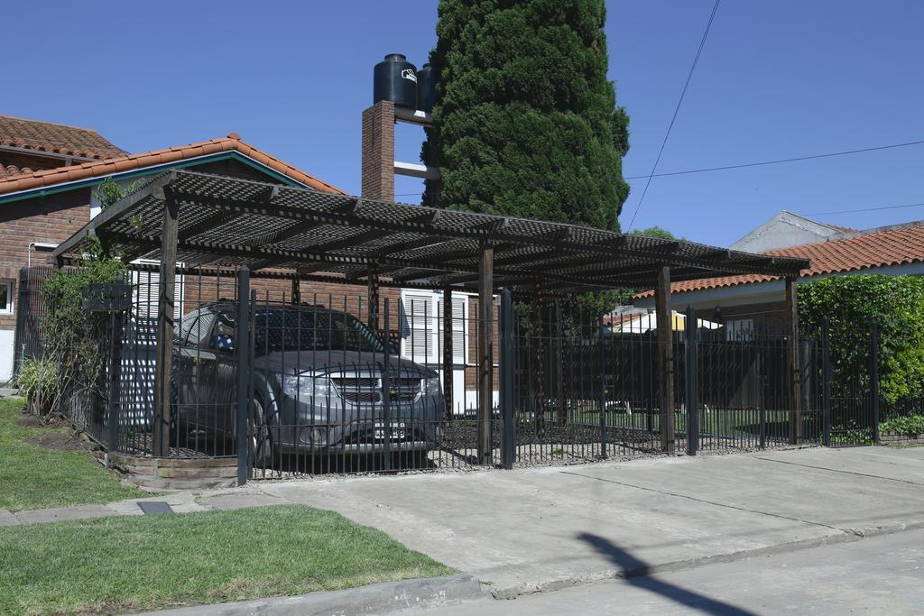 Bernie'S Bed & Breakfast , A 3 Kilometros Del Aerop Ezeiza, Van ,In-Out, Free Ezeiza Airport Exterior foto