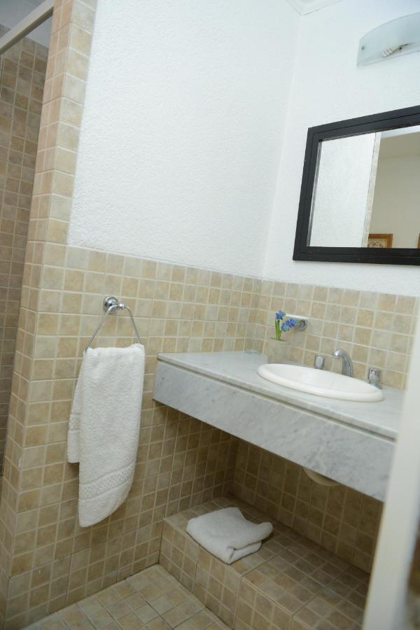Bernie'S Bed & Breakfast , A 3 Kilometros Del Aerop Ezeiza, Van ,In-Out, Free Ezeiza Airport Exterior foto